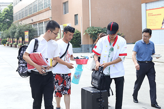 爱心助学|不忘初心，我们一直在路上！