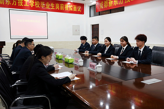 “职”面学生需求，岗前模拟面试