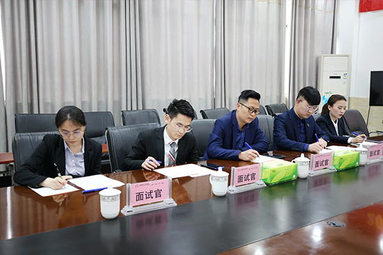 “职”面学生需求，岗前模拟面试