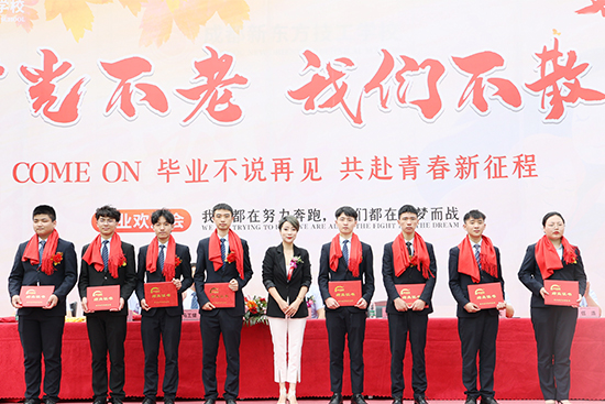 毕业季|“我们”毕业啦！乾坤未定，你我皆是黑马！