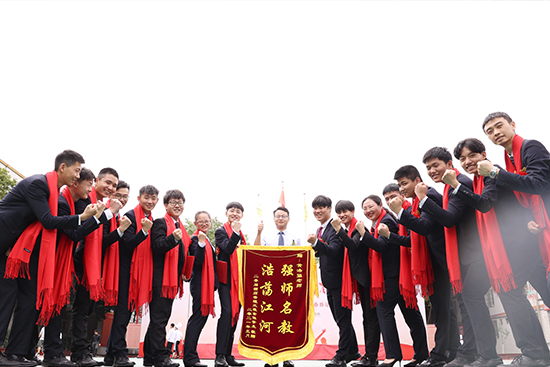毕业季|“我们”毕业啦！乾坤未定，你我皆是黑马！
