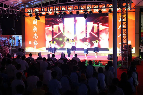 成都新东方“欢度72国庆”晚会,现场直击!