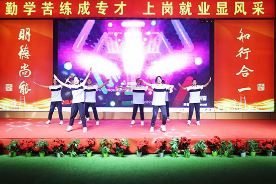 成都新东方“欢度72国庆”晚会,现场直击!
