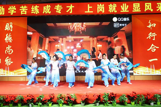 成都新东方“欢度72国庆”晚会,现场直击!