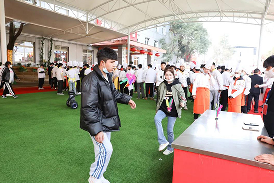 这个灯谜你能猜中吗？成都新东方带你逛游园会