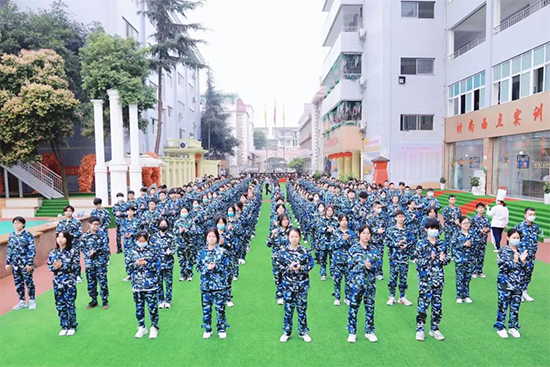 迷彩青春，斗志昂扬！成都新东方军事训练开训仪式圆满举行！