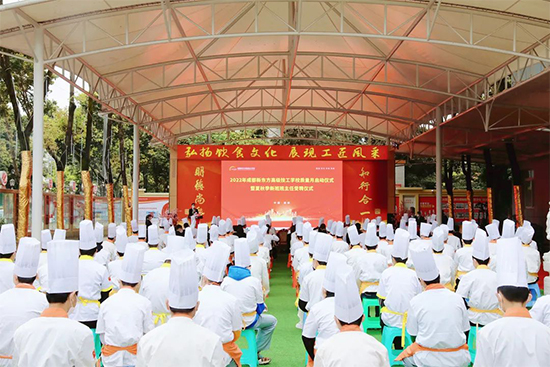 2022年教学质量月启动仪式暨夏秋季新班班主任受聘仪式在成都新东方举行!