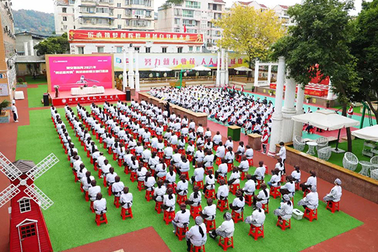 想转校学技术?就来成都新东方!
