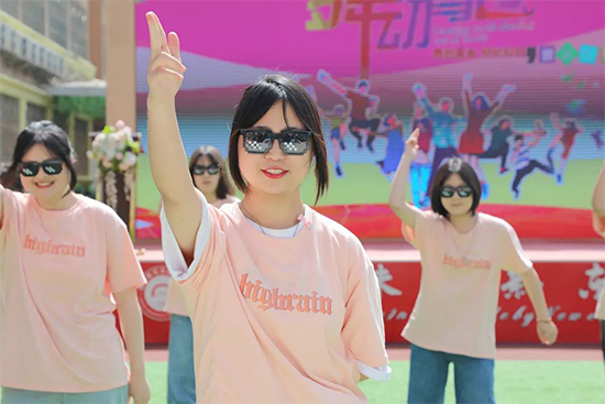 成都新东方舞蹈记 | 乘洋洋春光,看学子盎然!