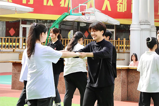 成都新东方舞蹈记 | 乘洋洋春光,看学子盎然!