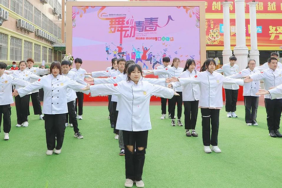 成都新东方舞蹈记 | 乘洋洋春光,看学子盎然!