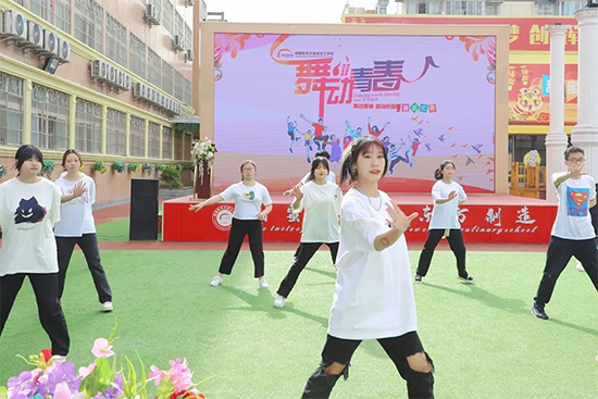 成都新东方舞蹈记 | 乘洋洋春光,看学子盎然!