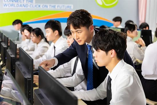 初中毕业没上高中，选择技校有前途？