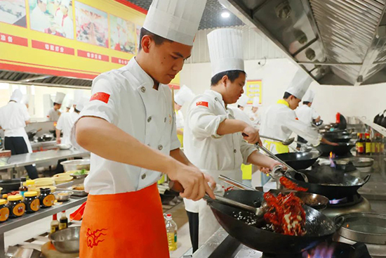 小龙虾狂欢节来袭，“丁点儿美食汇”烹饪大赛！