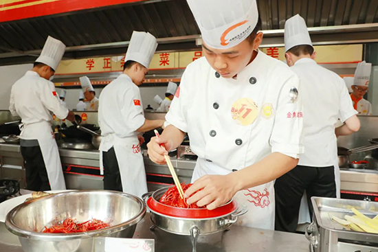 小龙虾狂欢节来袭，“丁点儿美食汇”烹饪大赛！