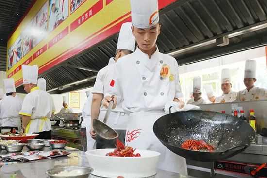 小龙虾狂欢节来袭，“丁点儿美食汇”烹饪大赛！