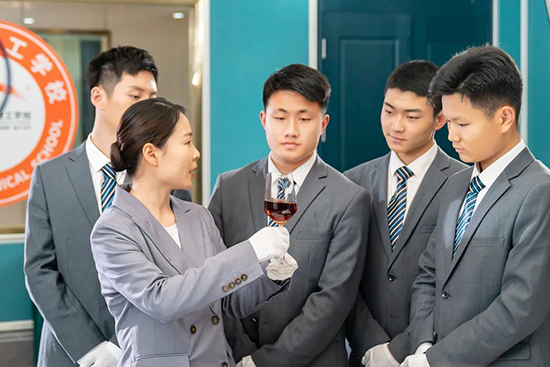 【解析】初中生报读成都新东方有哪些优势?