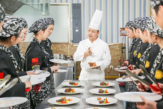 初中生毕业生还不知道怎么选学校?看这里就对了