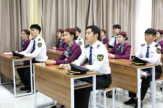 想找一个升学就业都能安排的学校吗?来成都新东方啊!