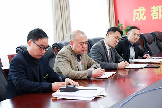 成都市技工院校规范办学评估工作组一行莅临我?？构娣栋煅拦拦ぷ?  src="/uploads/allimg/230221/1-23022114130L23.jpg" style="width: 550px; height: 367px;" /><br />
	<img alt=