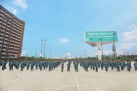 绿茵场上展英姿,国防教育正当时,新生军训正式开营!