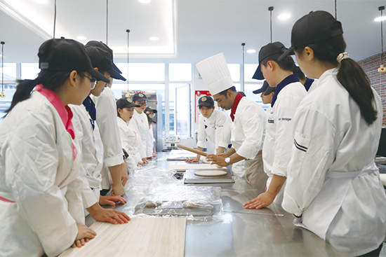 外教大师进校园|与国际接轨,外教大师倾情传授西点知识
