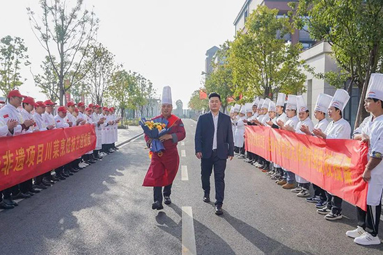 李桥大师走进成都新东方,传授精湛厨艺