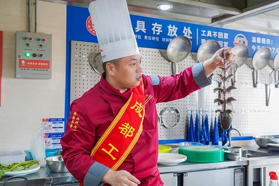 李桥大师走进成都新东方,传授精湛厨艺