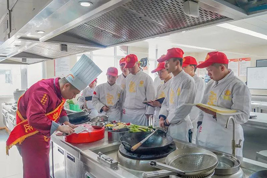 李桥大师走进成都新东方,传授精湛厨艺
