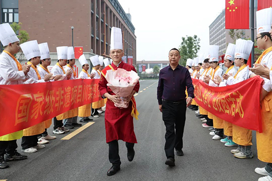 大师进校园 匠心促成长 共筑未来新篇章