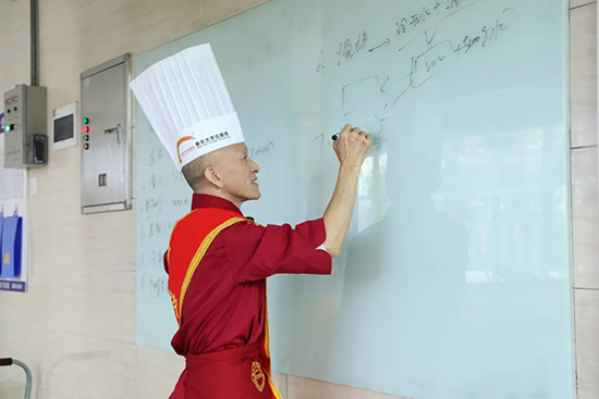 大师进校园 匠心促成长 共筑未来新篇章
