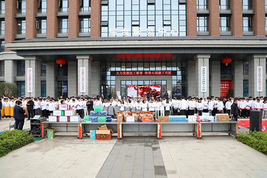 奔赴一场新东方校园的元宵之约,邂逅温暖与匠心